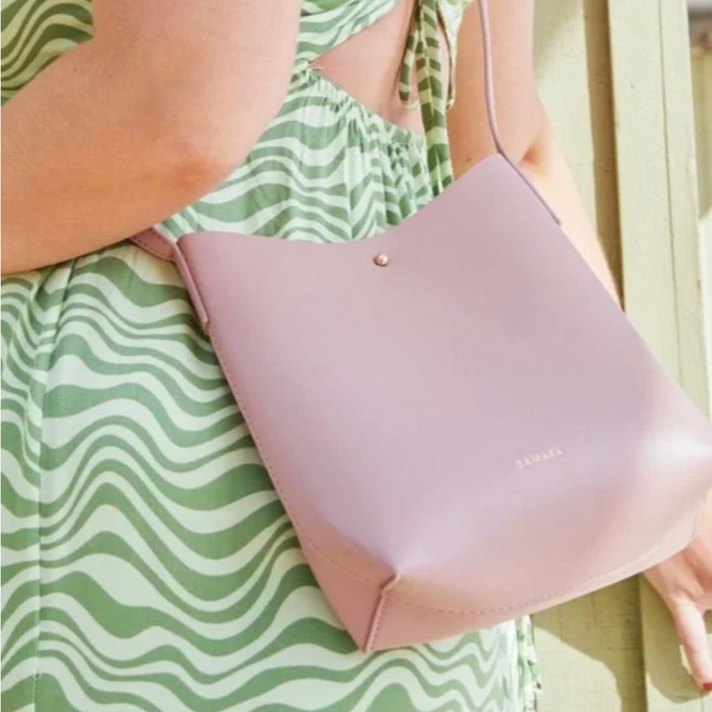 🚫SOLD🚫🌸Samara Medium Shoulder Bag in Peony🌸 - Picture 2 of 10